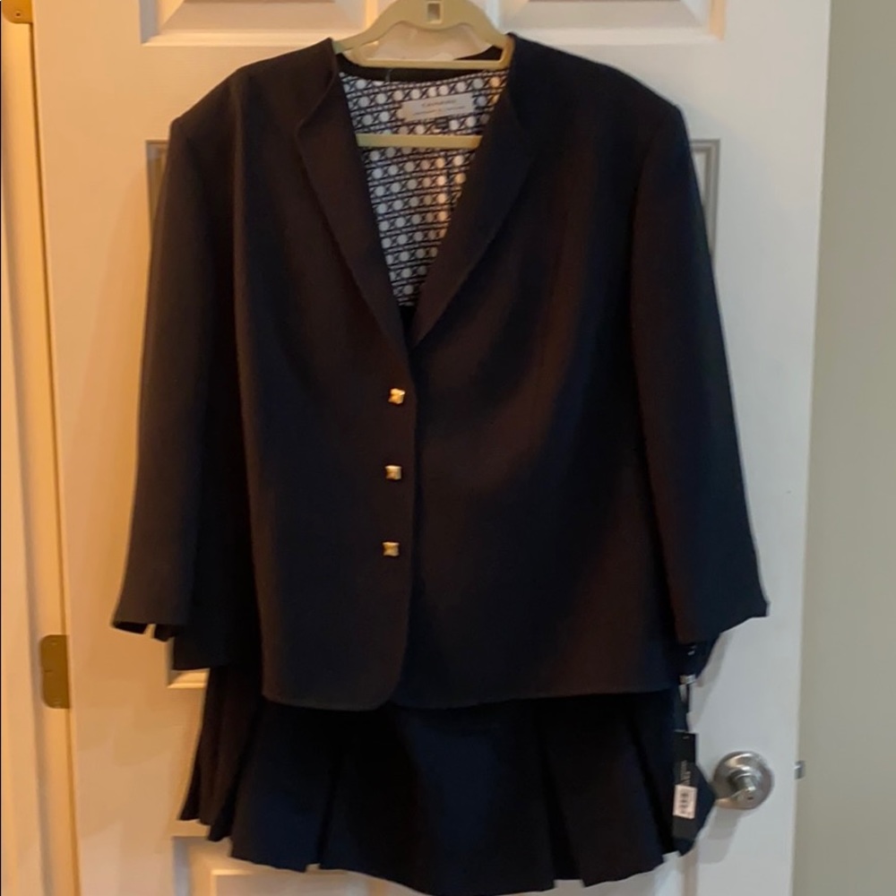 NWT Tahari Suit